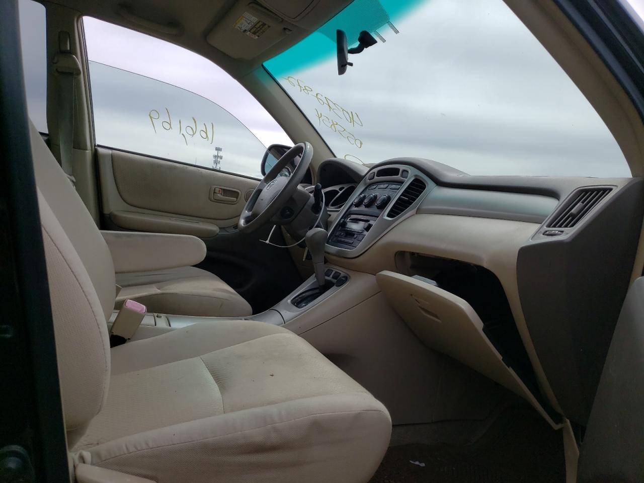 Photo 5 from auction – 2004 TOYOTA HIGHLANDER with VIN JTEEP21A140055854