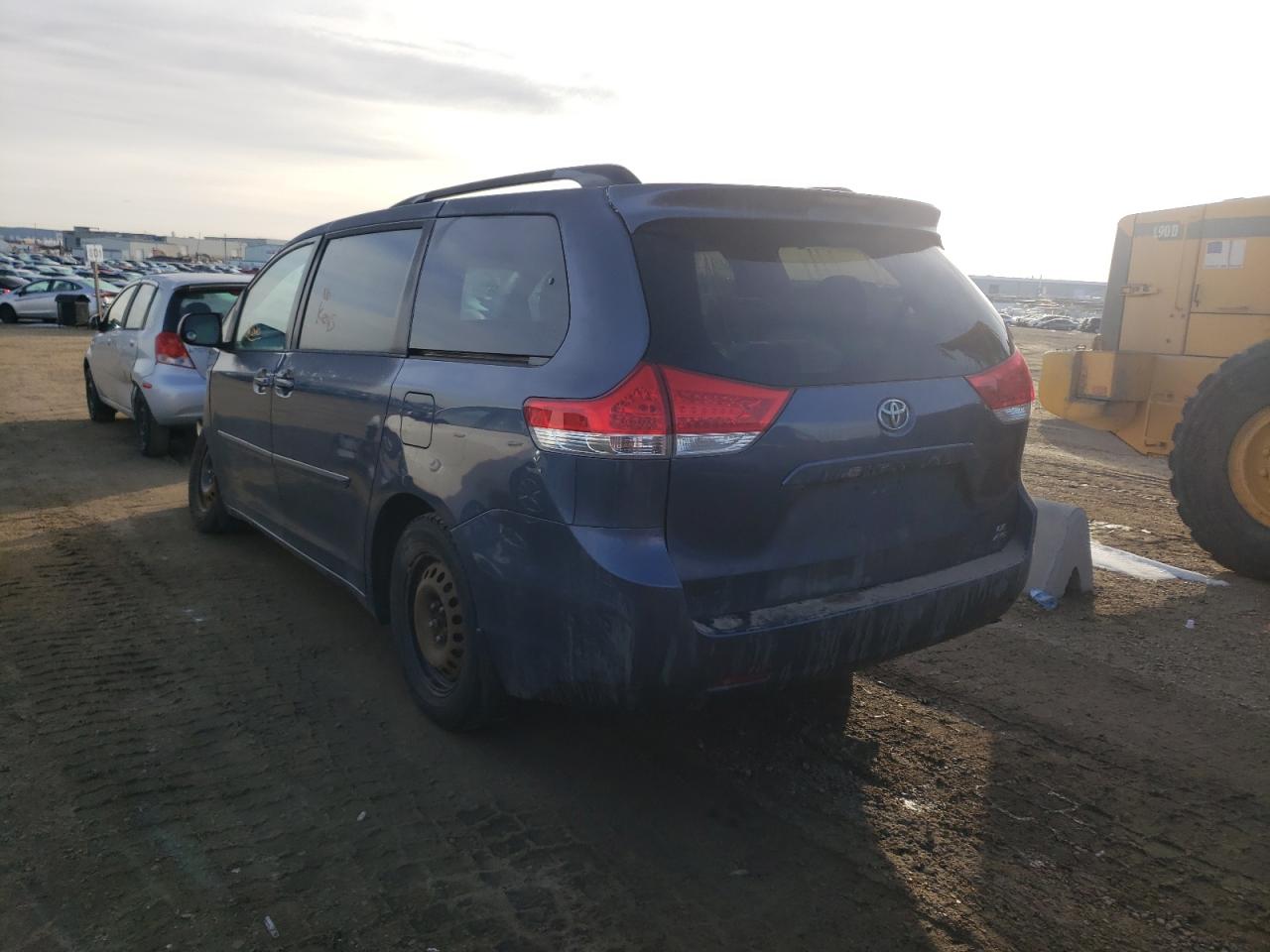 Photo 3 from auction – 2014 TOYOTA SIENNA LE with VIN 5TDJK3DC2ES090695