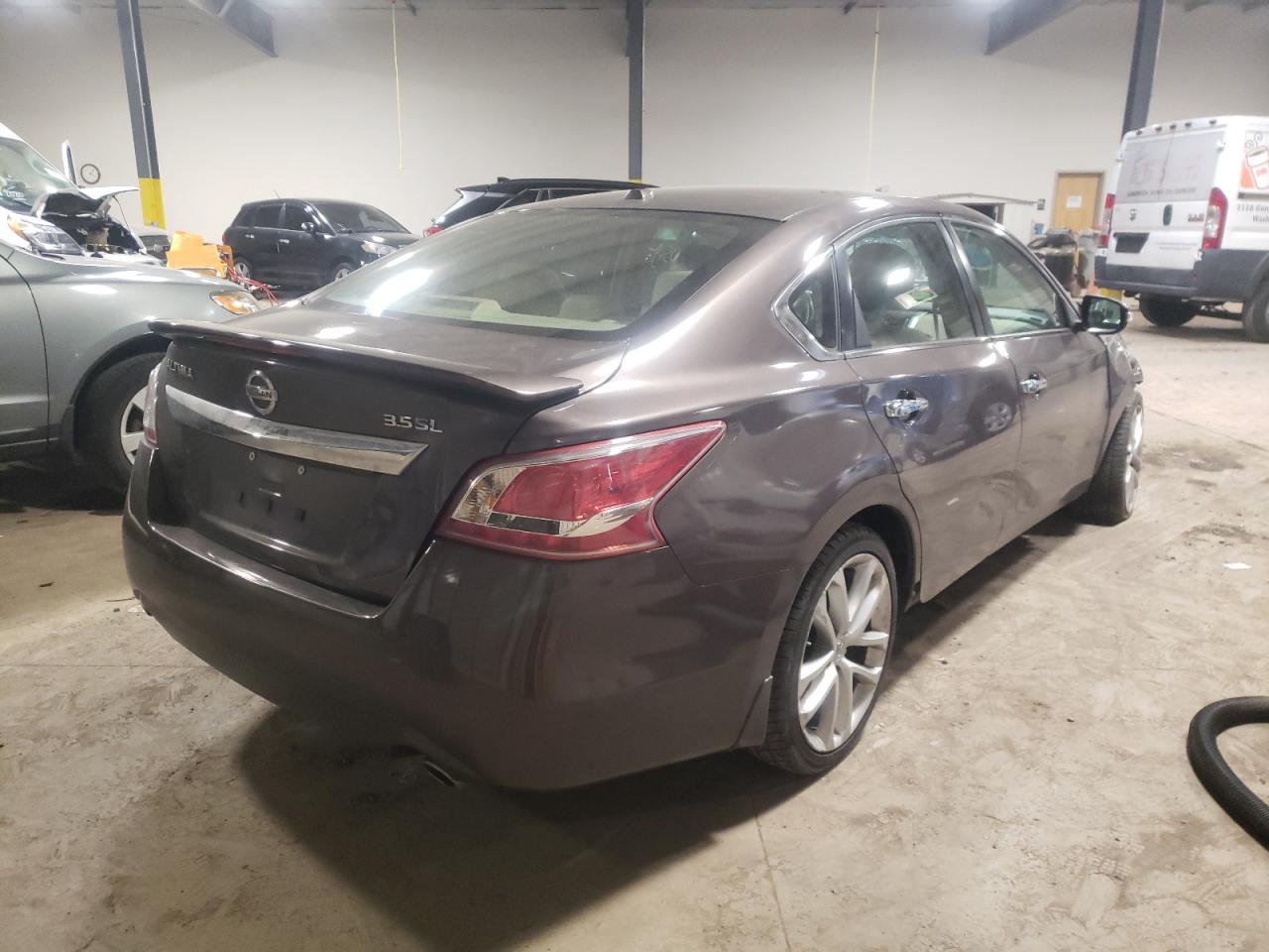 Photo 4 from auction – 2013 NISSAN ALTIMA 3.5 with VIN 1N4BL3AP3DN437728