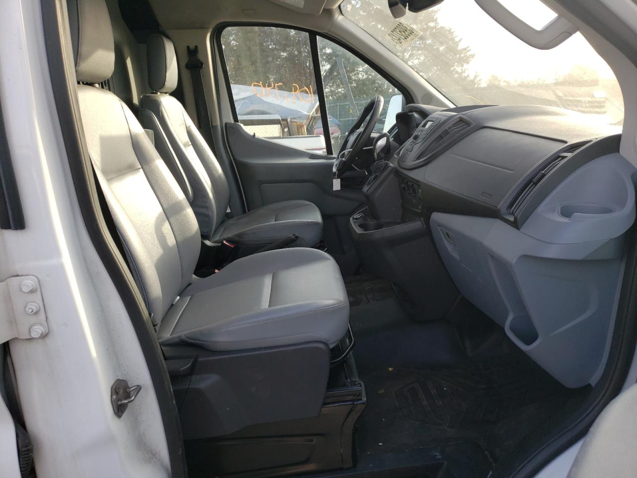 Photo 5 from auction – 2018 FORD TRANSIT T- with VIN 1FTYR1ZM5JKB10472