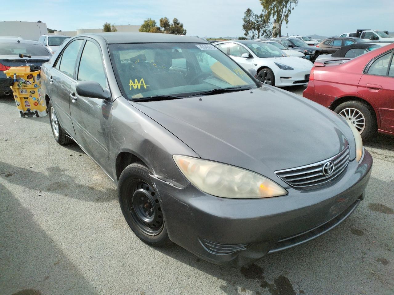 TOYOTA CAMRY LE 2005 with VIN 4T1BE32K55U558268 - Photo from auction