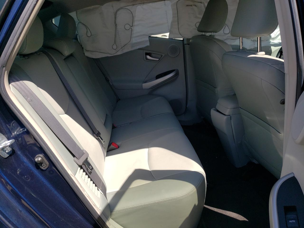 Photo 6 from auction – 2014 TOYOTA PRIUS with VIN JTDKN3DU1E1776390