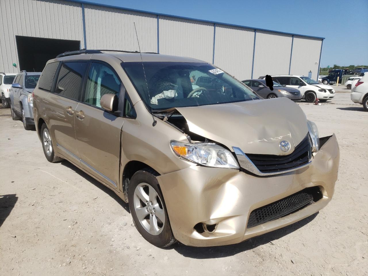 TOYOTA SIENNA LE 2014 with VIN 5TDKK3DC7ES435952 - Photo from auction