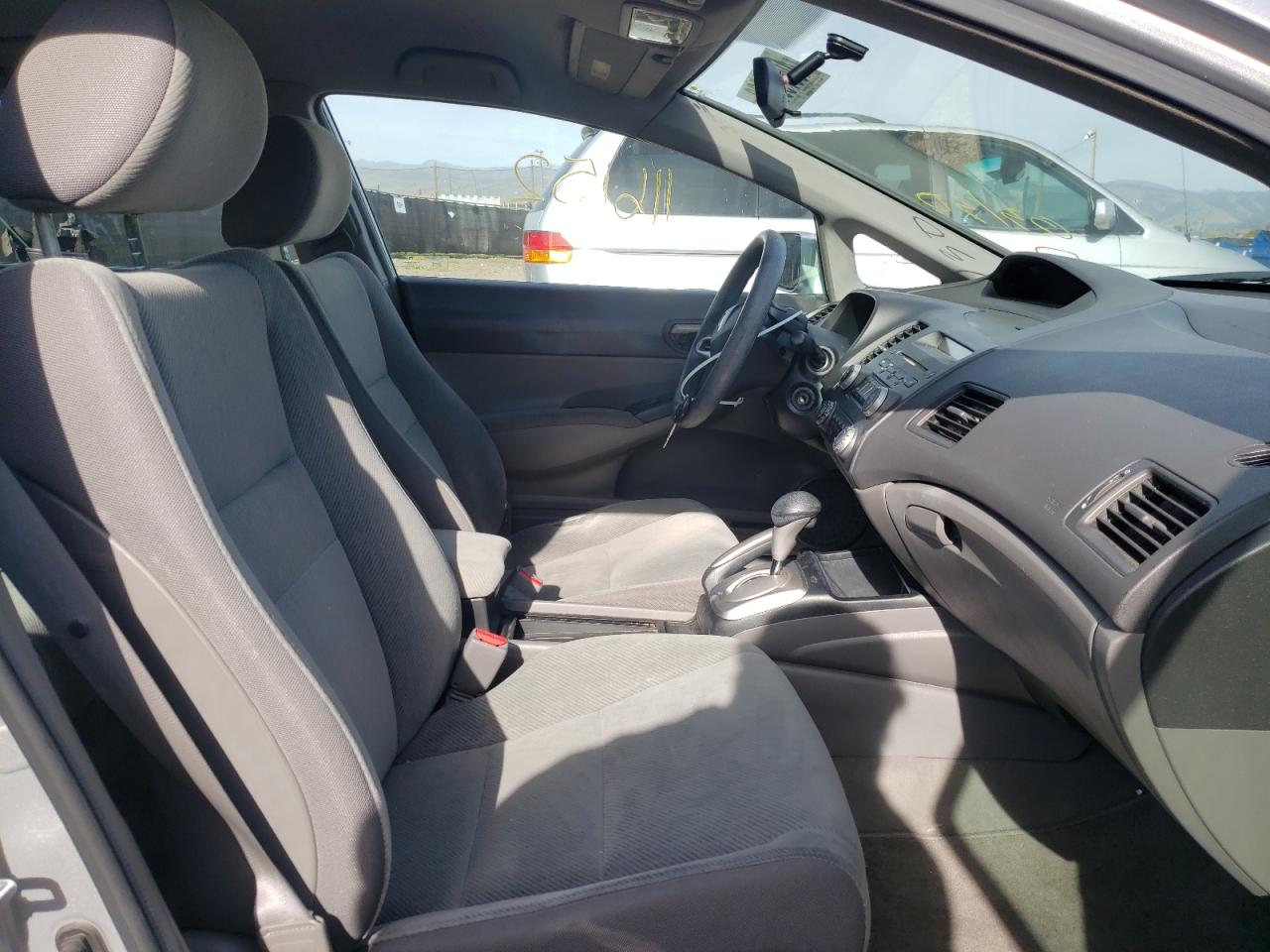 Photo 5 from auction – 2010 HONDA CIVIC LX with VIN 19XFA1F50AE045562