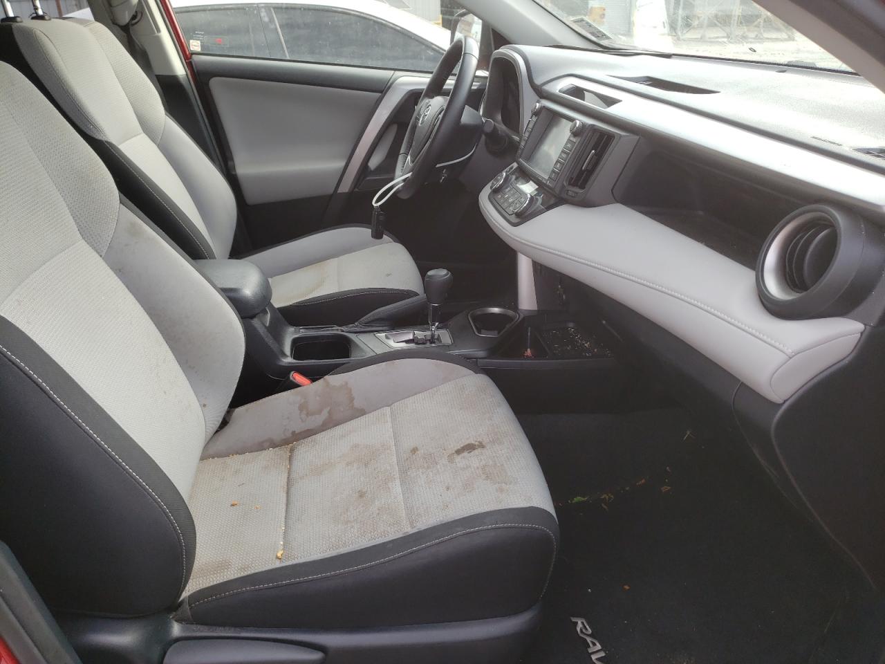Photo 5 from auction – 2016 TOYOTA RAV4 XLE with VIN JTMWFREV6GJ086372