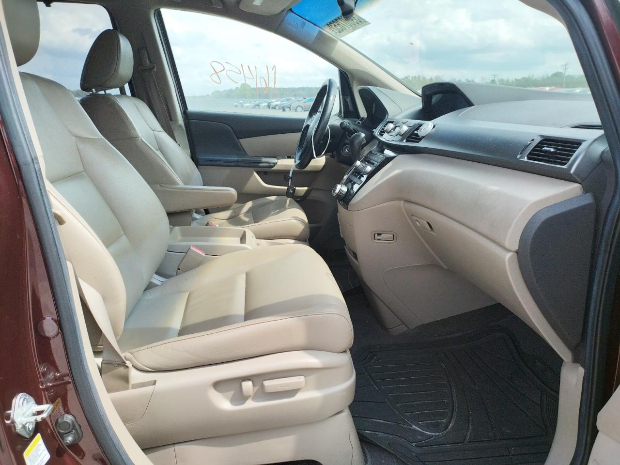 Photo 5 from auction – 2011 HONDA ODYSSEY TO with VIN 5FNRL5H92BB086334