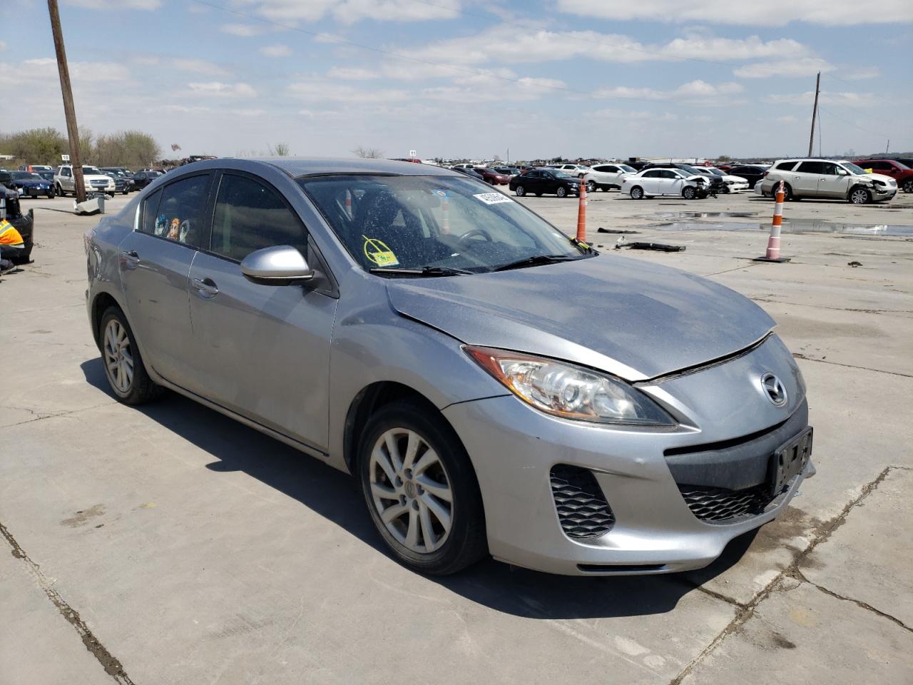 MAZDA 3 I 2012 with VIN JM1BL1V7XC1581596 - Photo from auction