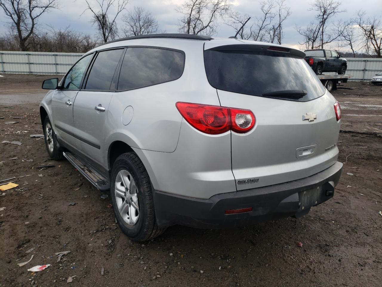 Photo 3 from auction – 2011 CHEVROLET TRAVERSE L with VIN 1GNKREEDXBJ370576