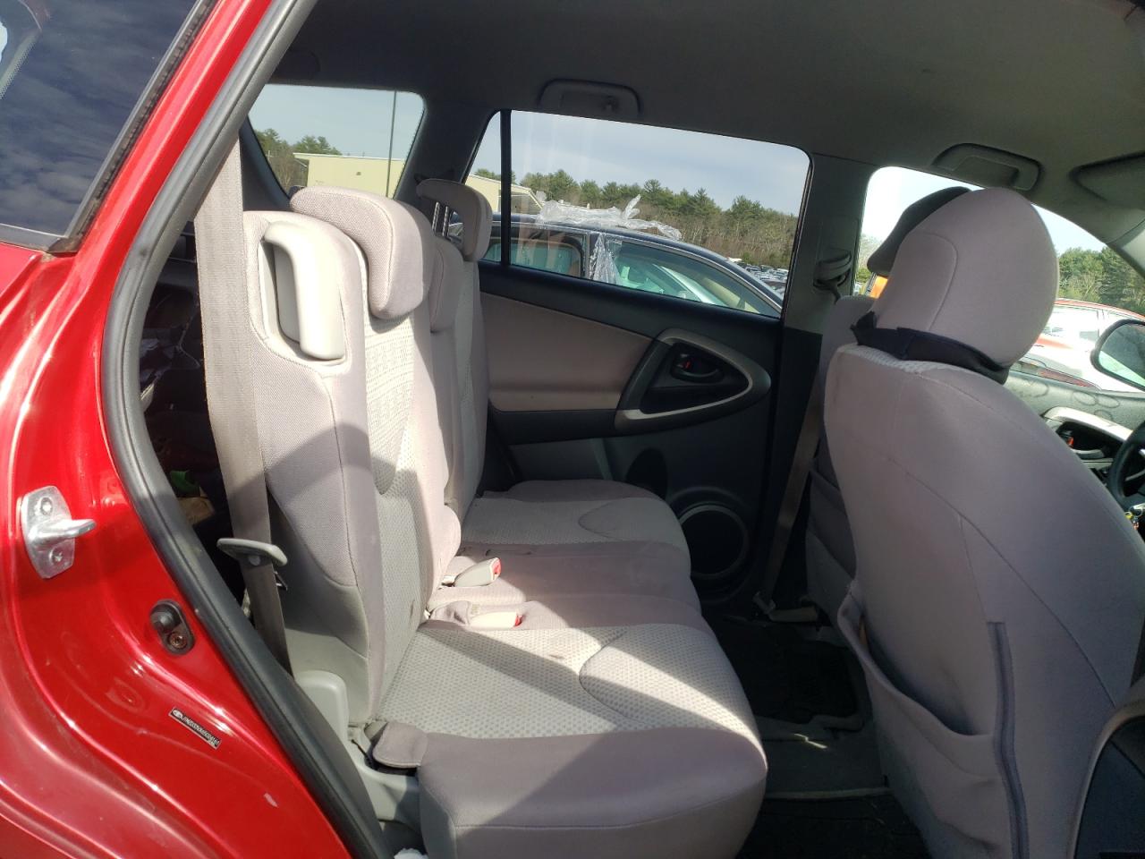 Photo 6 from auction – 2006 TOYOTA RAV4 with VIN JTMZD33VX65024161