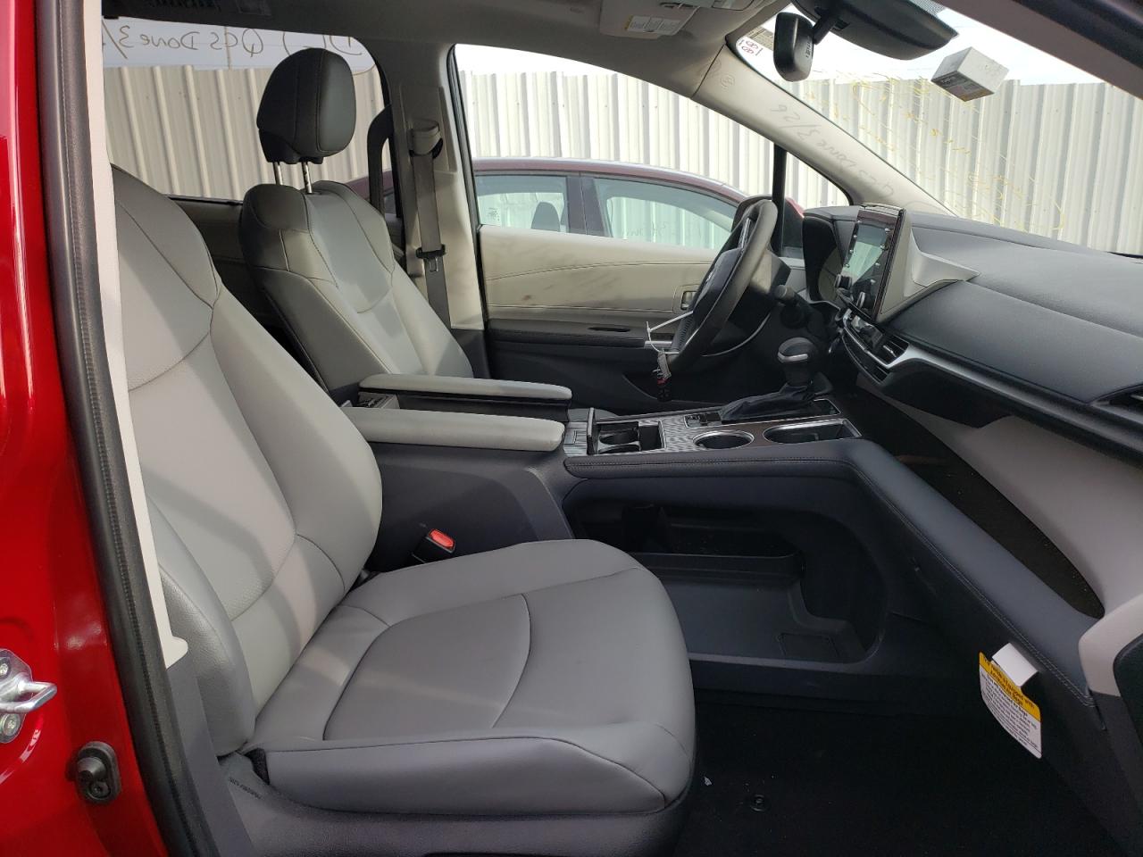 Photo 5 from auction – 2022 TOYOTA SIENNA XLE with VIN 5TDYRKEC8NS093300