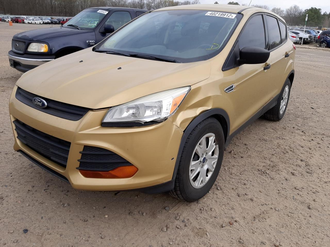 Photo 2 from auction – 2014 FORD ESCAPE S with VIN 1FMCU0F74EUB93190