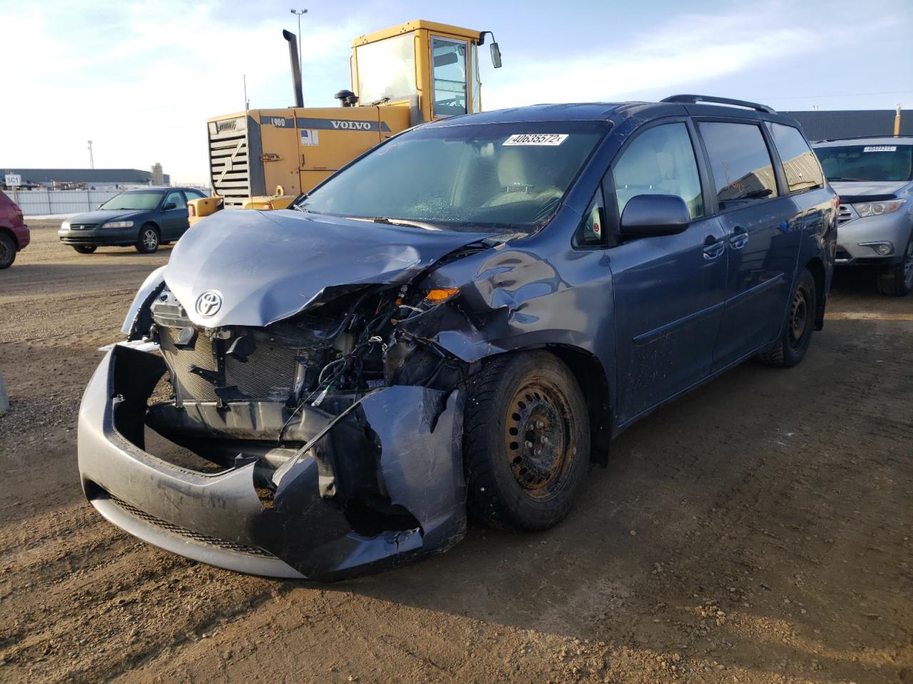 Photo 2 from auction – 2014 TOYOTA SIENNA LE with VIN 5TDJK3DC2ES090695