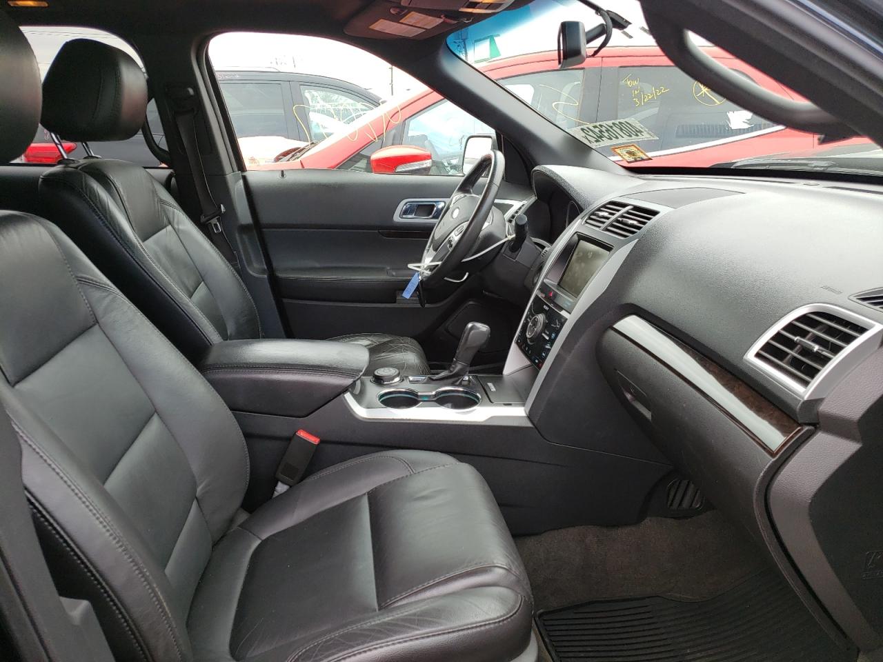 Photo 5 from auction – 2015 FORD EXPLORER L with VIN 1FM5K8F82FGA55931