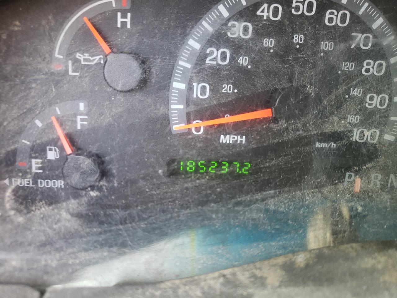 Photo 8 from auction – 2002 FORD F150 with VIN 1FTRX18W12NA19826