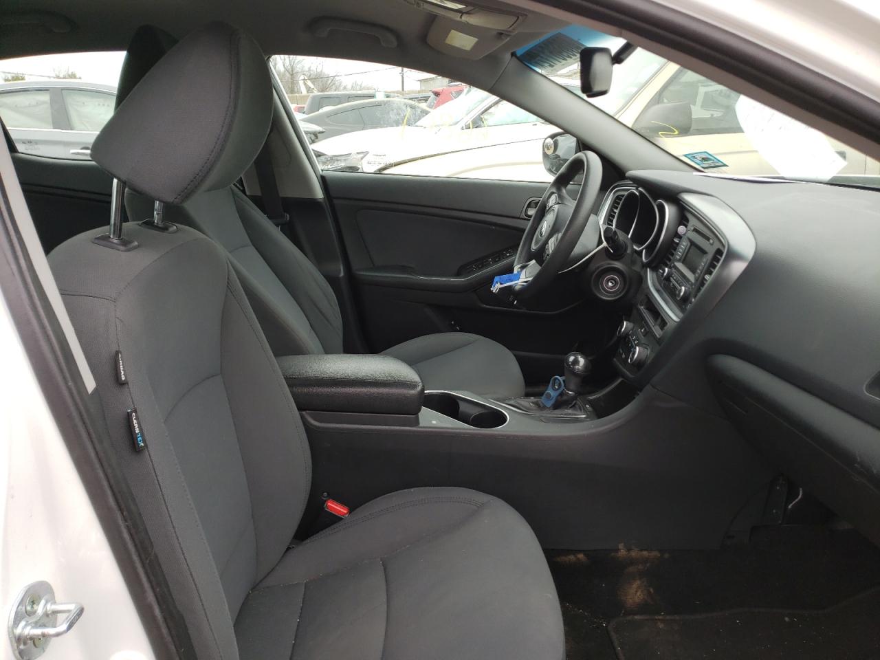 Photo 5 from auction – 2015 KIA OPTIMA LX with VIN KNAGM4A78F5611828