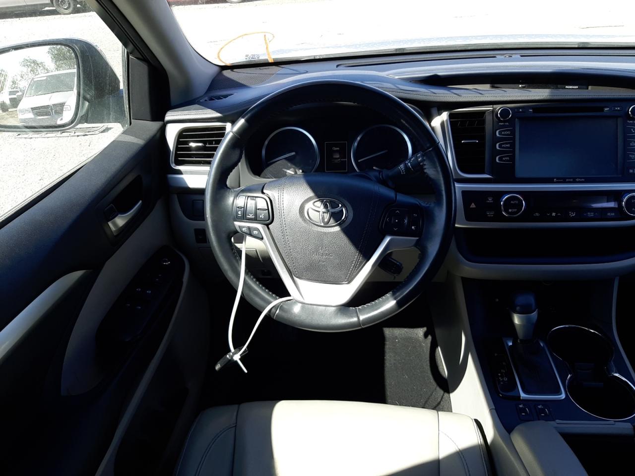 Photo 9 from auction – 2016 TOYOTA HIGHLANDER with VIN 5TDJKRFHXGS349643