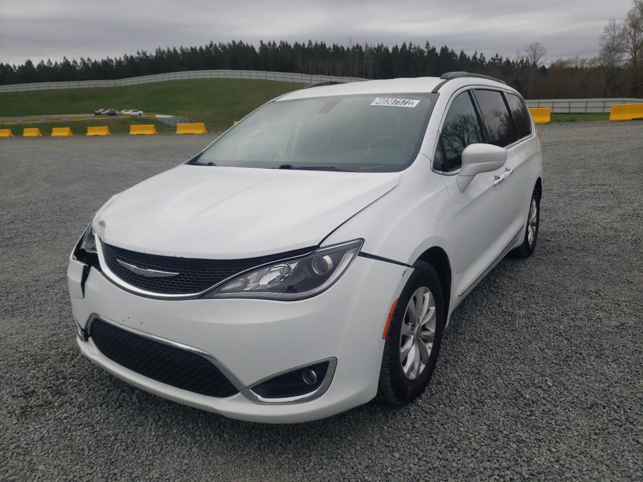 Photo 2 from auction – 2017 CHRYSLER PACIFICA T with VIN 2C4RC1BG0HR564554