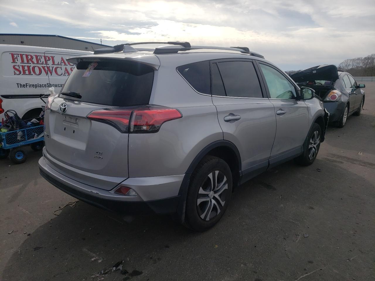 Photo 4 from auction – 2017 TOYOTA RAV4 LE with VIN 2T3BFREV3HW603273