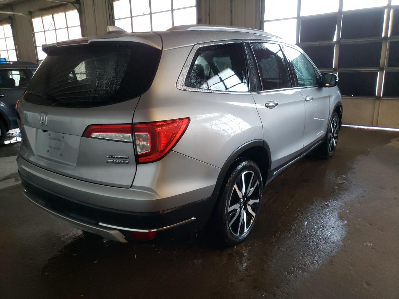 Photo 4 from auction – 2019 HONDA PILOT TOUR with VIN 5FNYF6H96KB045844