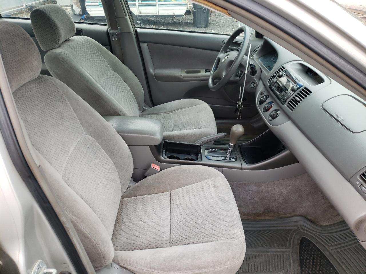 Photo 5 from auction – 2002 TOYOTA CAMRY with VIN 4T1BE32K22U040307