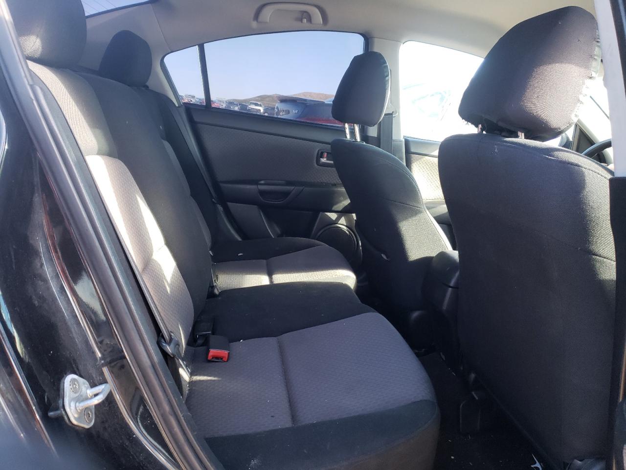 Photo 6 from auction – 2006 MAZDA 3 I with VIN JM1BK12F361483139