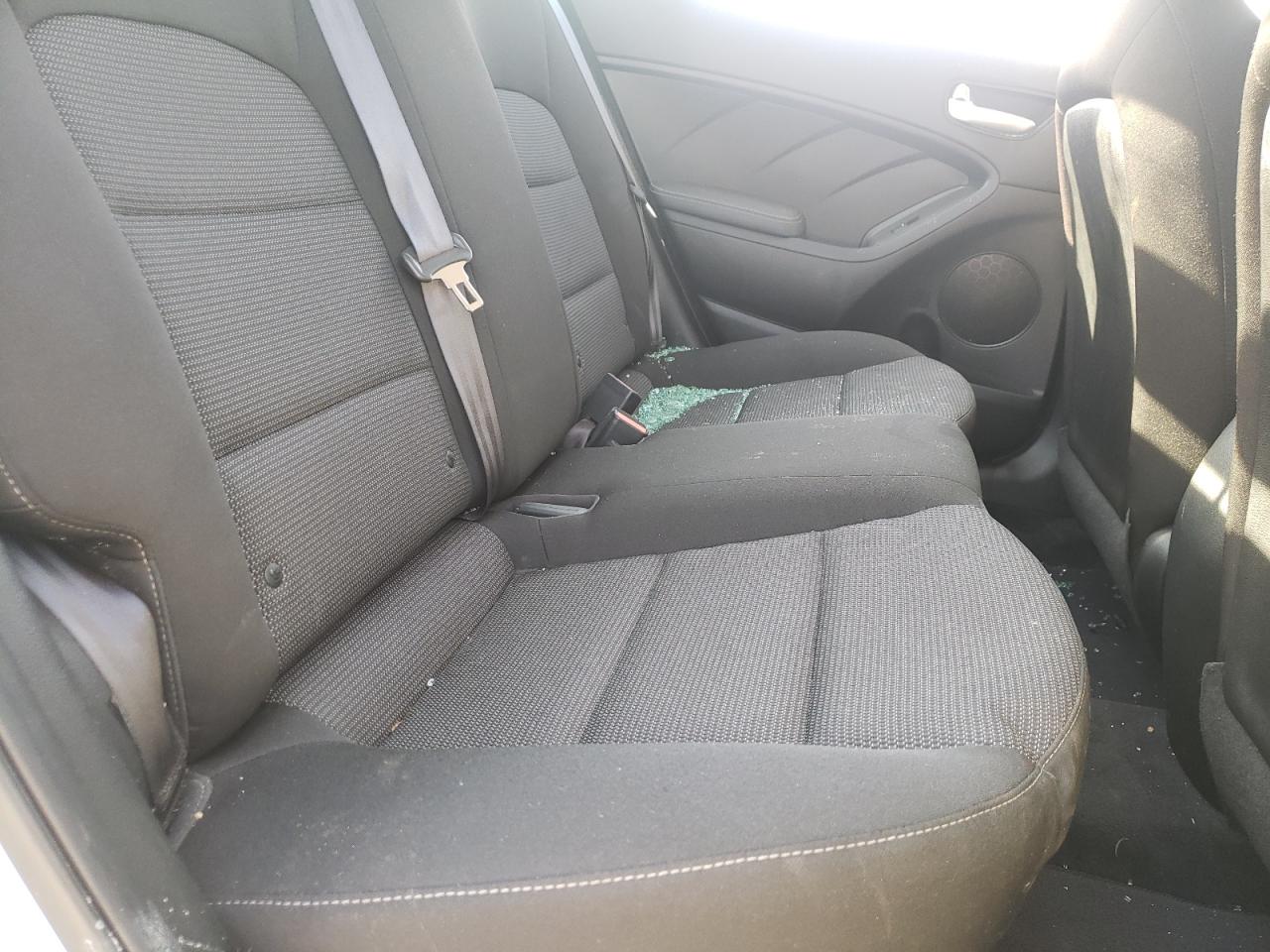 Photo 6 from auction – 2017 KIA FORTE LX with VIN 3KPFK4A73HE110356