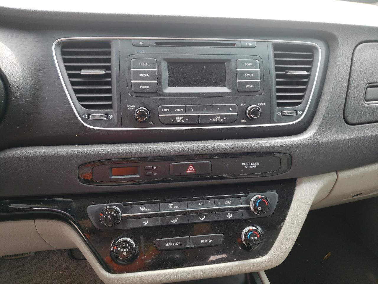 Photo 9 from auction – 2015 KIA SEDONA L with VIN KNDMA5C10F6048376
