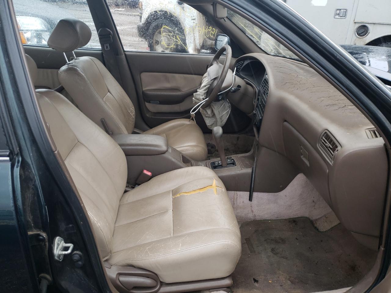 Photo 5 from auction – 1993 TOYOTA CAMRY with VIN 4T1VK13E2PU072779