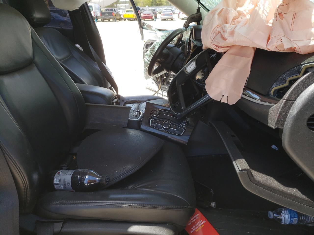 Photo 5 from auction – 2015 CHRYSLER 300 LIMITE with VIN 2C3CCAAG5FH756664