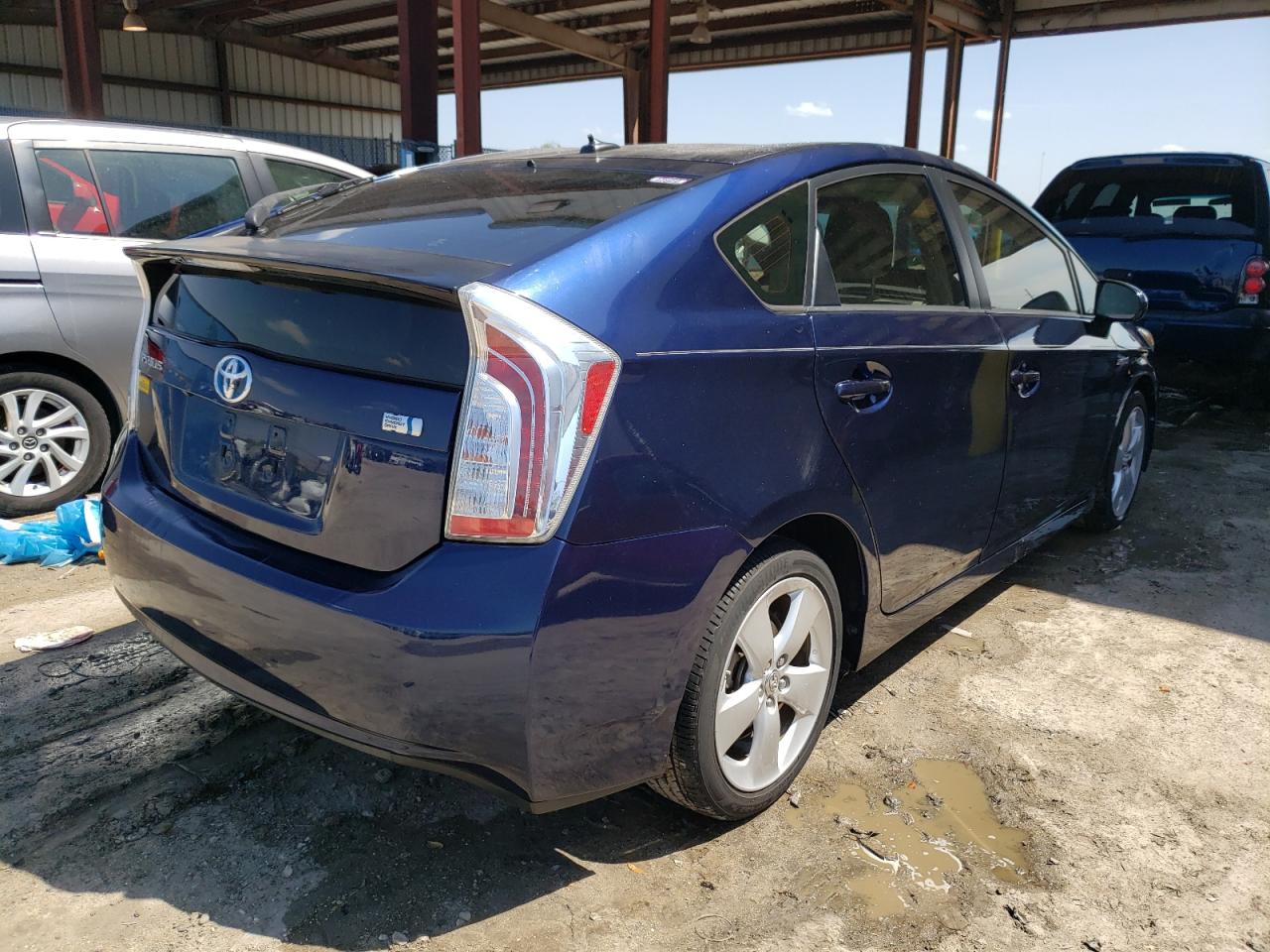 Photo 4 from auction – 2014 TOYOTA PRIUS with VIN JTDKN3DU1E1776390