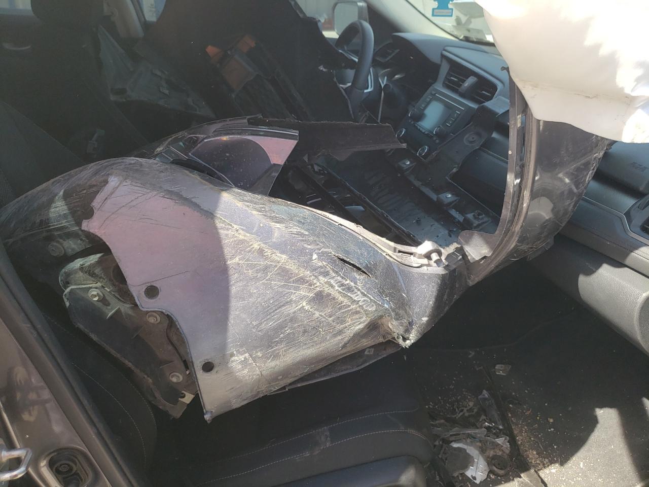 Photo 5 from auction – 2018 HONDA CIVIC LX with VIN 2HGFC2F50JH585466