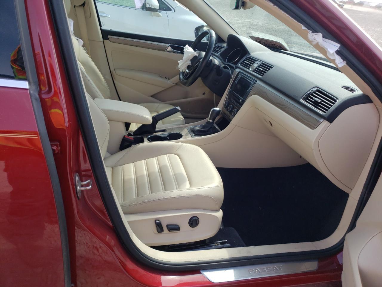Photo 5 from auction – 2016 VOLKSWAGEN PASSAT with VIN 1VWCM7A35GC017837