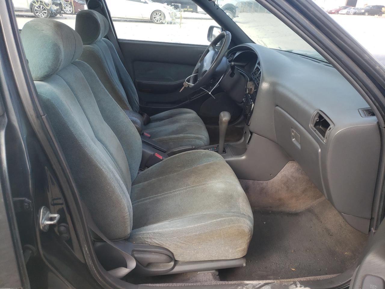Photo 5 from auction – 1992 TOYOTA CAMRY LE with VIN 4T1SK12E2NU141083