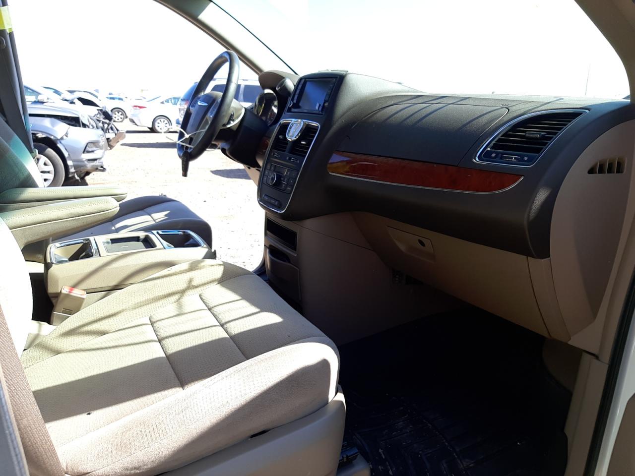Photo 5 from auction – 2013 CHRYSLER TOWN & COU with VIN 2C4RC1BG0DR745938