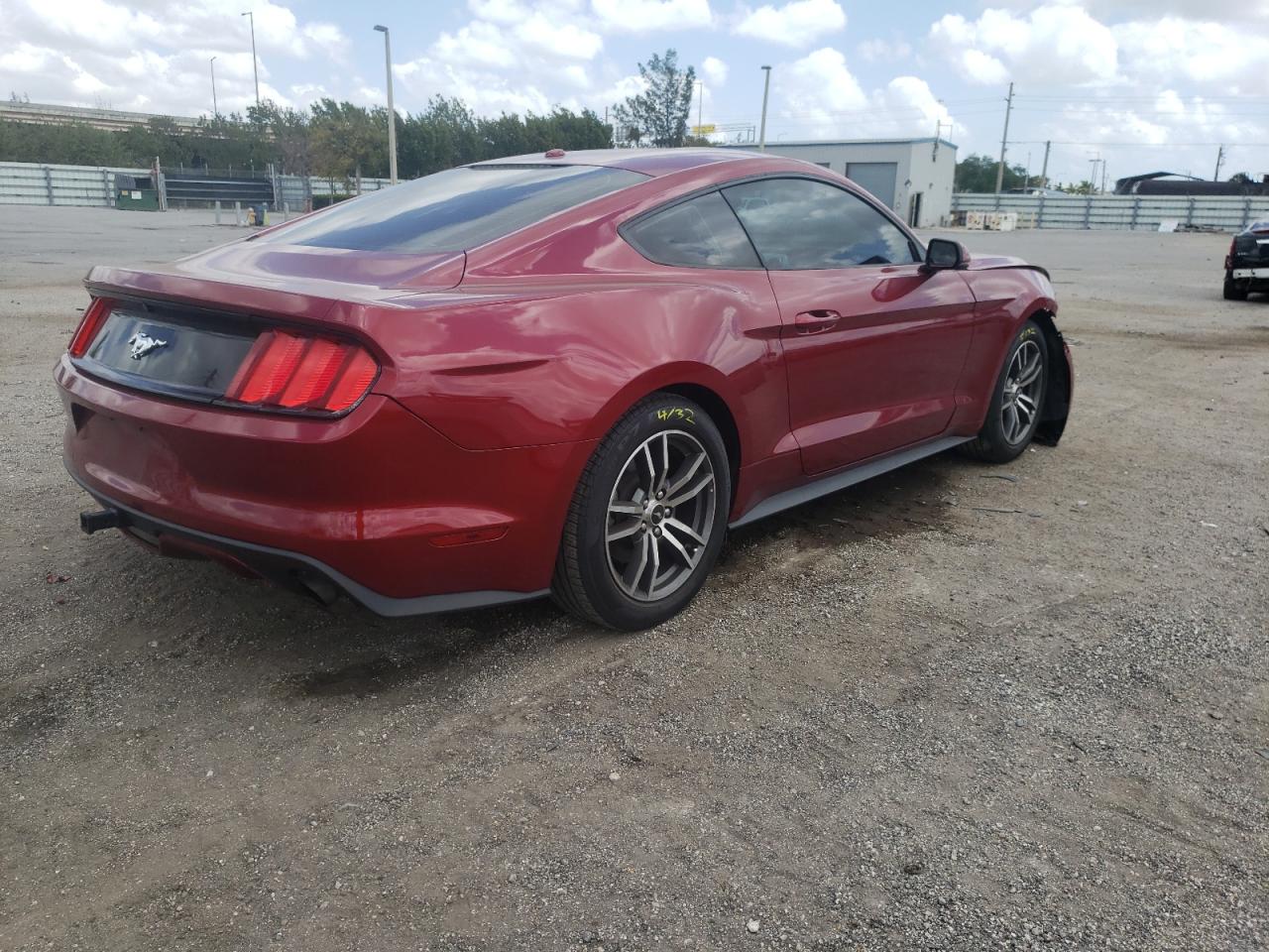 Photo 4 from auction – 2016 FORD MUSTANG with VIN 1FA6P8TH8G5271574
