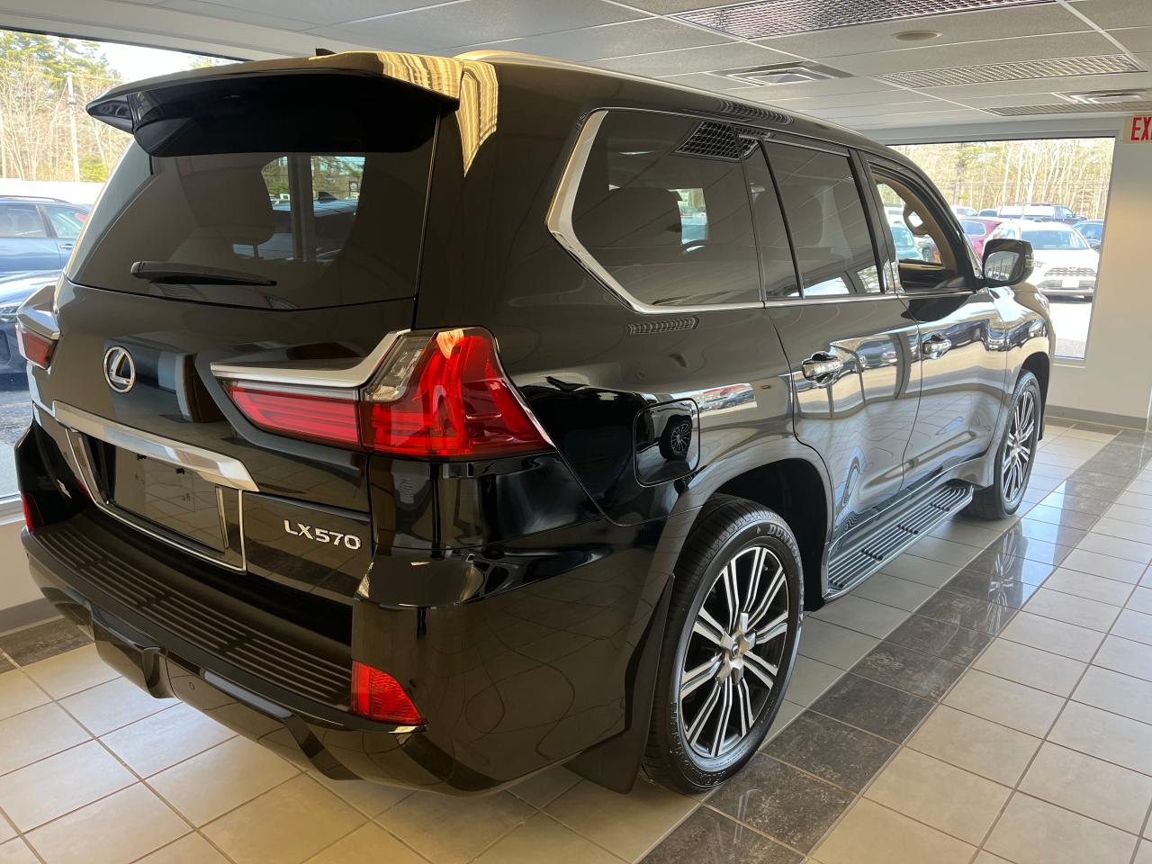 Photo 4 from auction – 2021 LEXUS LX 570 with VIN JTJDY7AX4M4350225