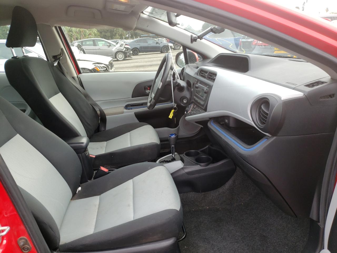 Photo 5 from auction – 2012 TOYOTA PRIUS C with VIN JTDKDTB37C1503402