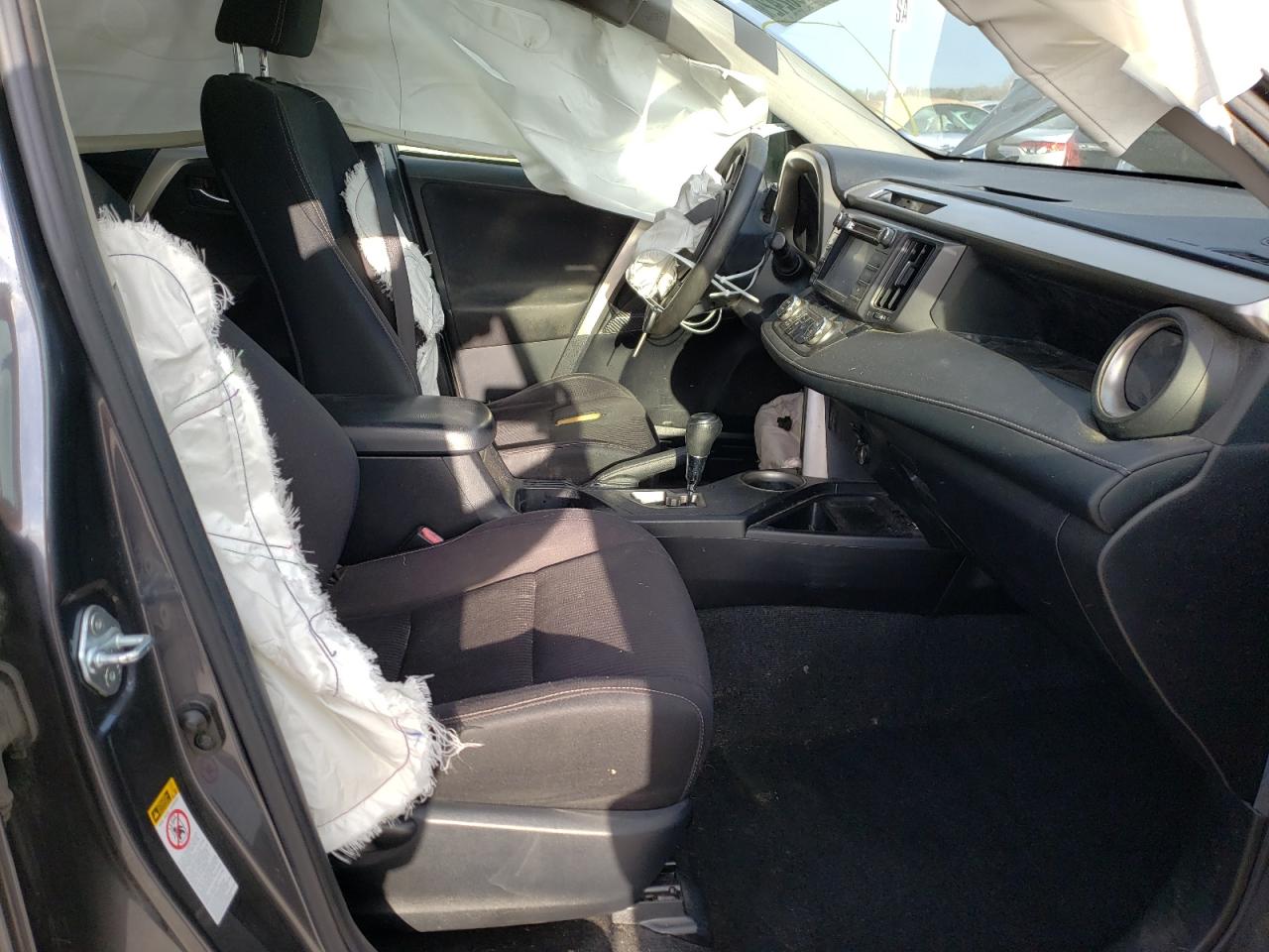 Photo 5 from auction – 2015 TOYOTA RAV4 XLE with VIN JTMWFREV7FD054429