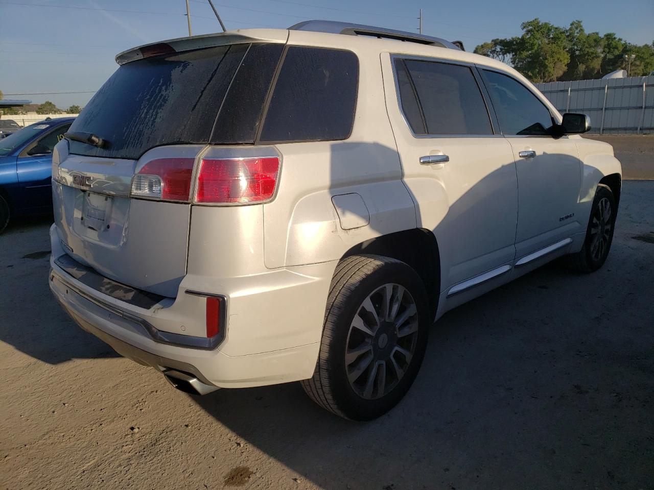 Photo 4 from auction – 2016 GMC TERRAIN DE with VIN 2GKFLRE33G6241632