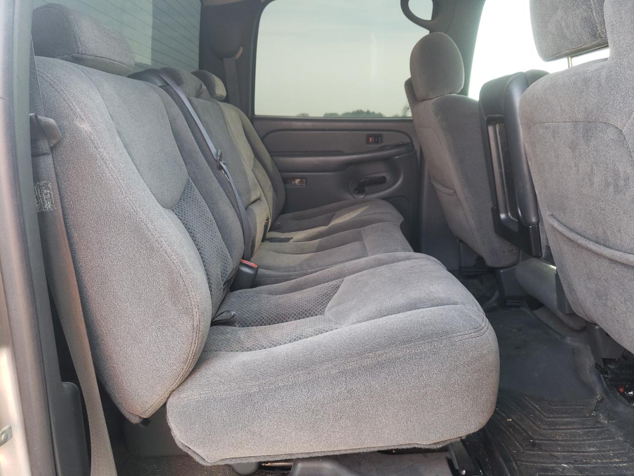 Photo 6 from auction – 2006 CHEVROLET SILVERADO with VIN 2GCEK13N661202531