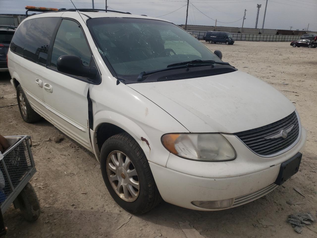 CHRYSLER TOWN & COU 2002 with VIN 2C4GP54L62R631100 - Photo from auction