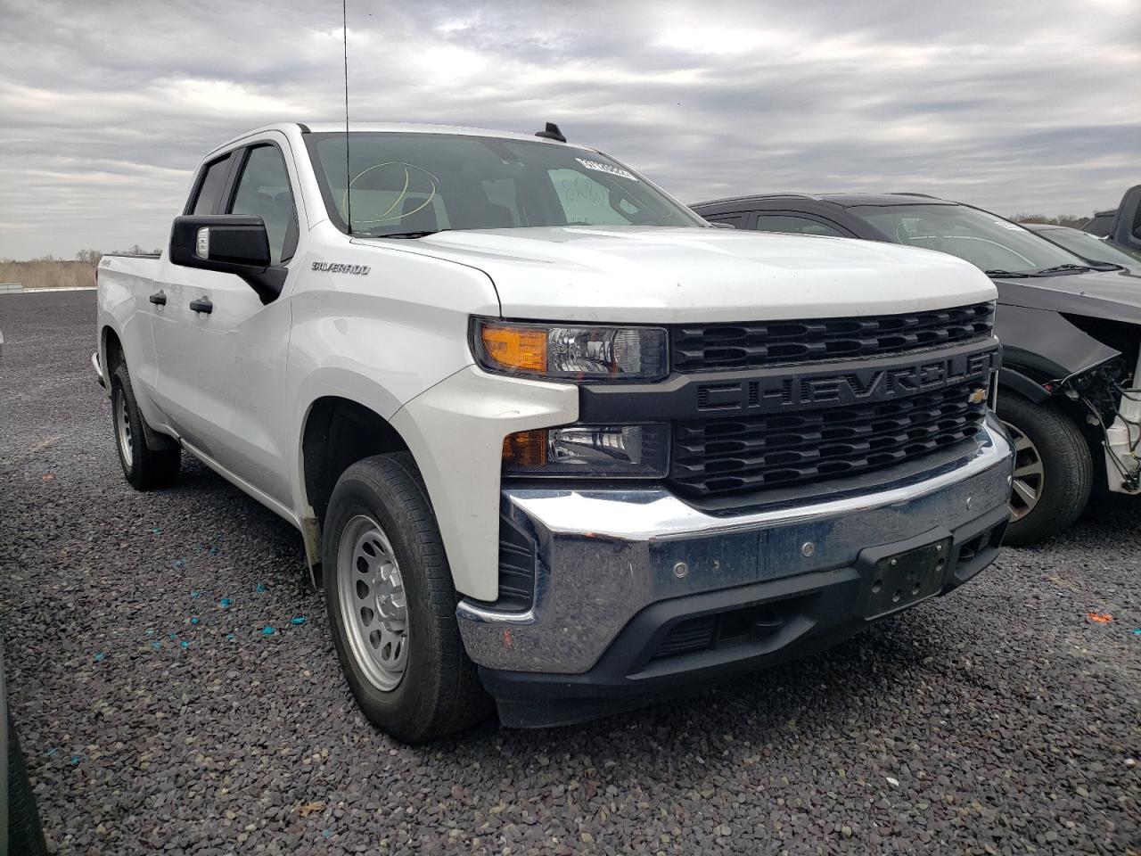 CHEVROLET SILVERADO 2019 with VIN 1GCRYAEH8KZ276994 - Photo from auction
