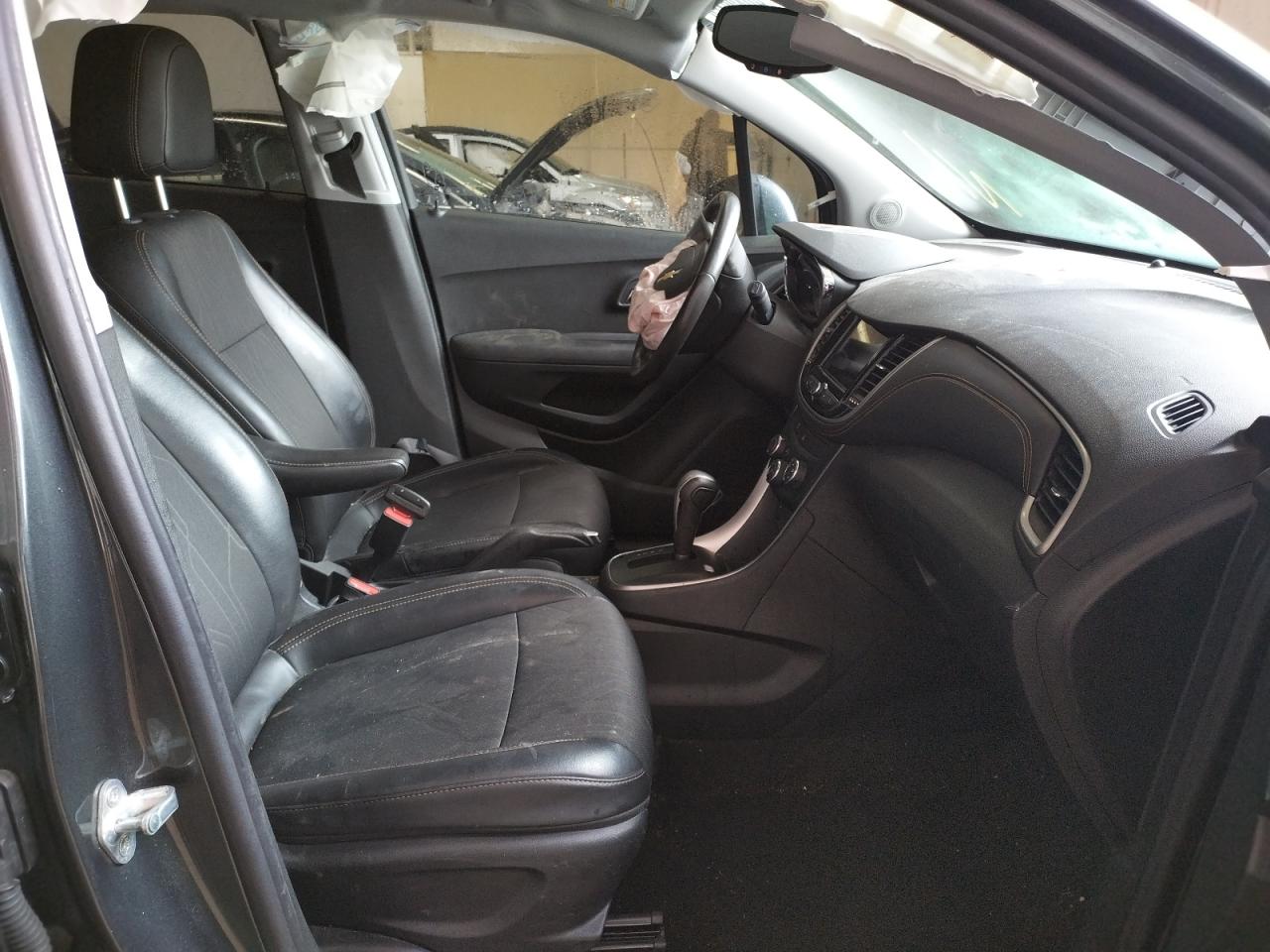 Photo 5 from auction – 2019 CHEVROLET TRAX 1LT with VIN 3GNCJLSB1KL373250