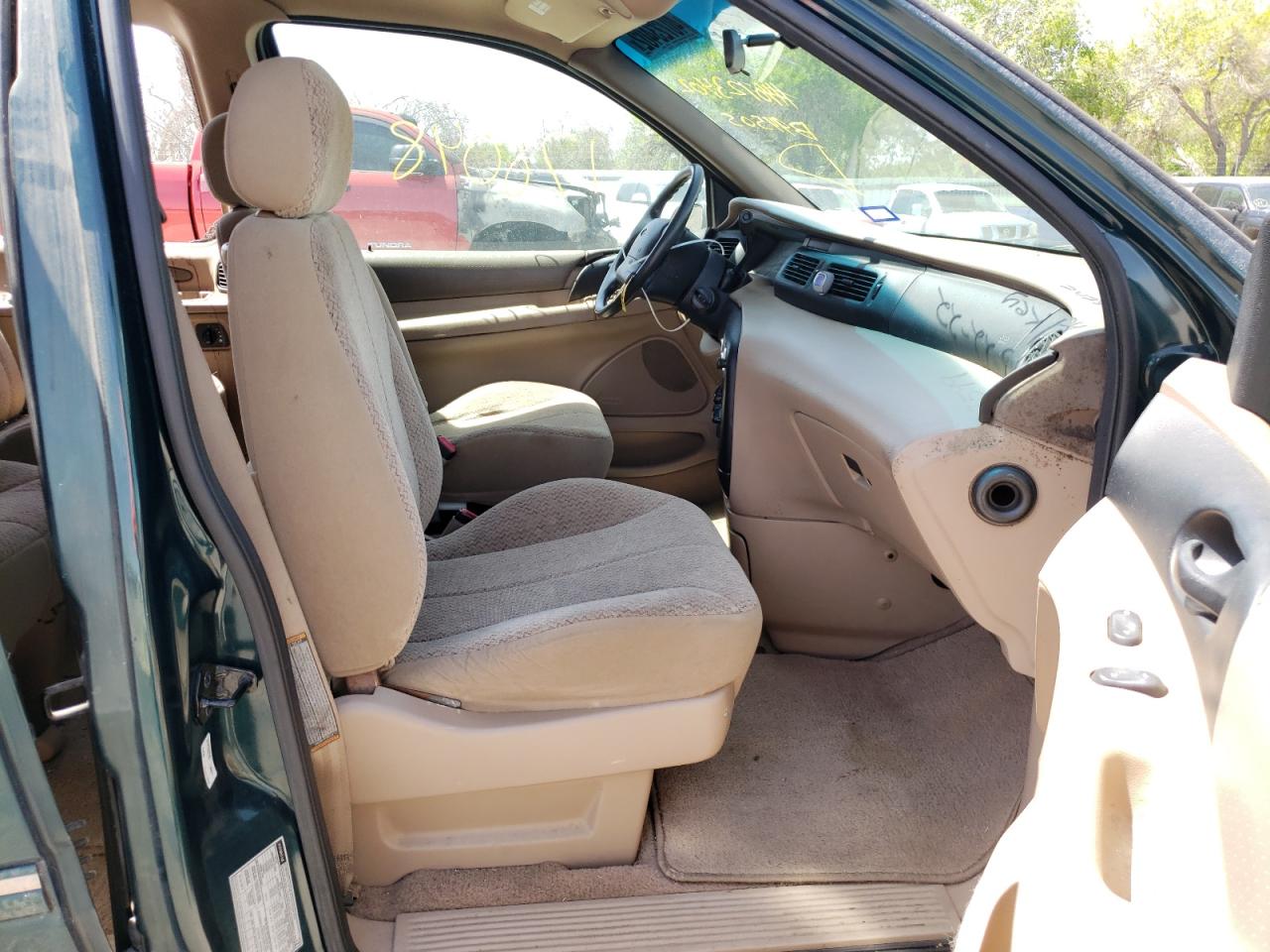 Photo 5 from auction – 1998 FORD WINDSTAR W with VIN 2FMDA514XWBB94505