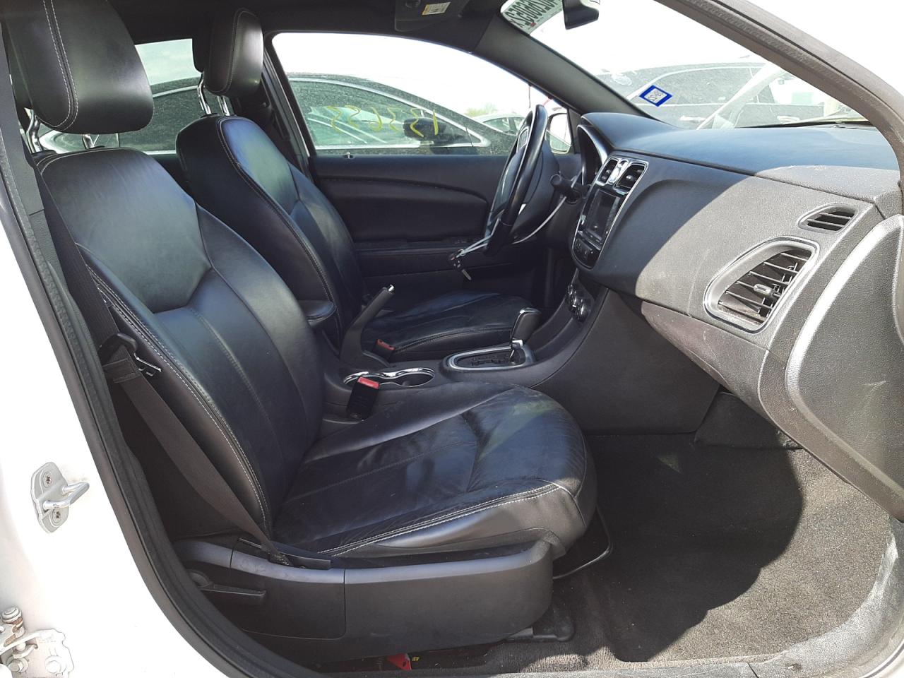 Photo 5 from auction – 2011 CHRYSLER 200 LIMITE with VIN 1C3BC2FG6BN565590