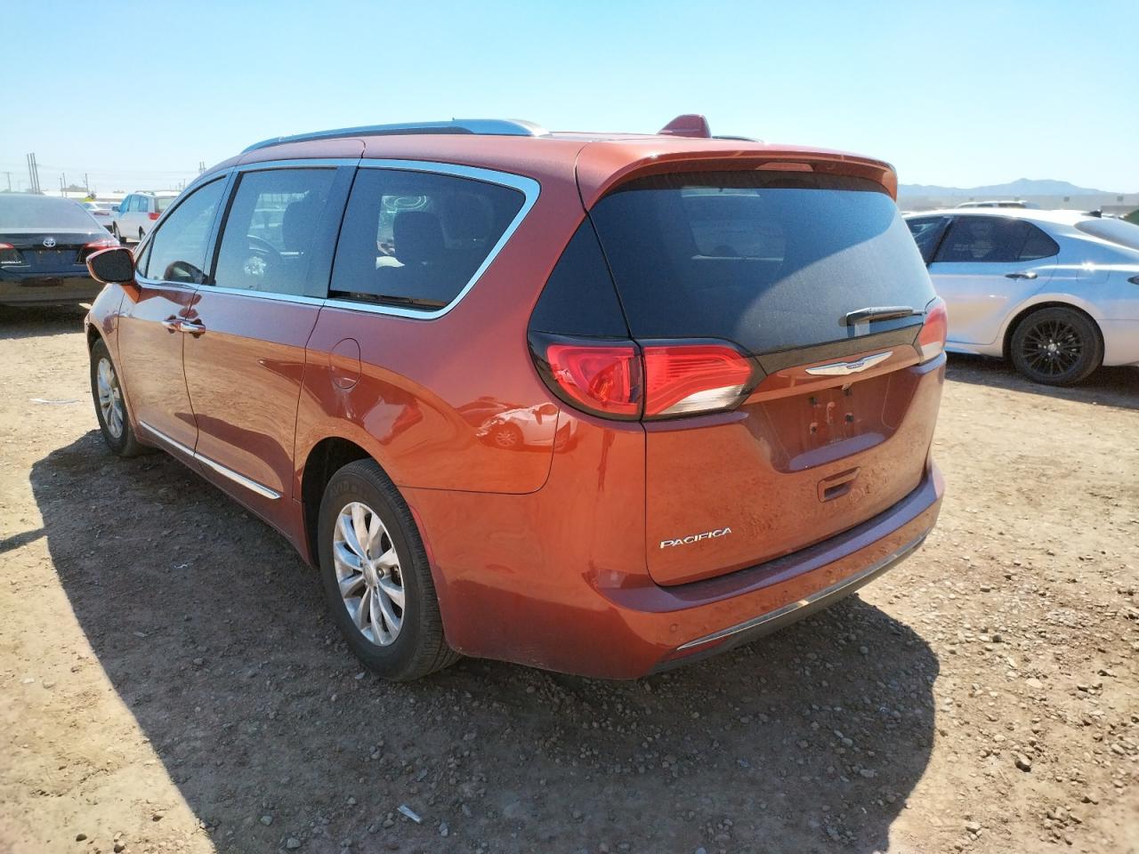 Photo 3 from auction – 2018 CHRYSLER PACIFICA T with VIN 2C4RC1BG7JR309745