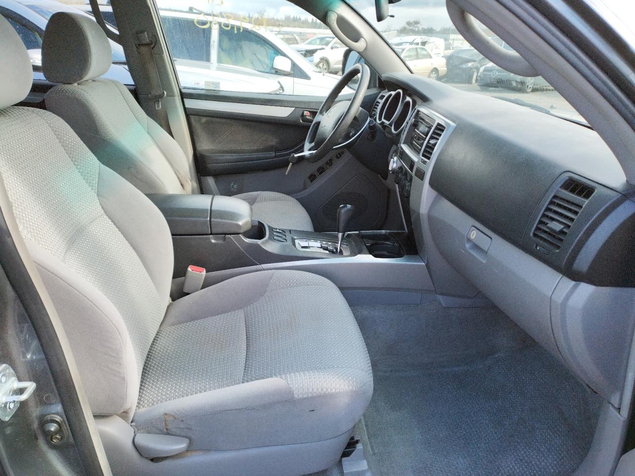 Photo 5 from auction – 2004 TOYOTA 4RUNNER SR with VIN JTEBT14R940029075