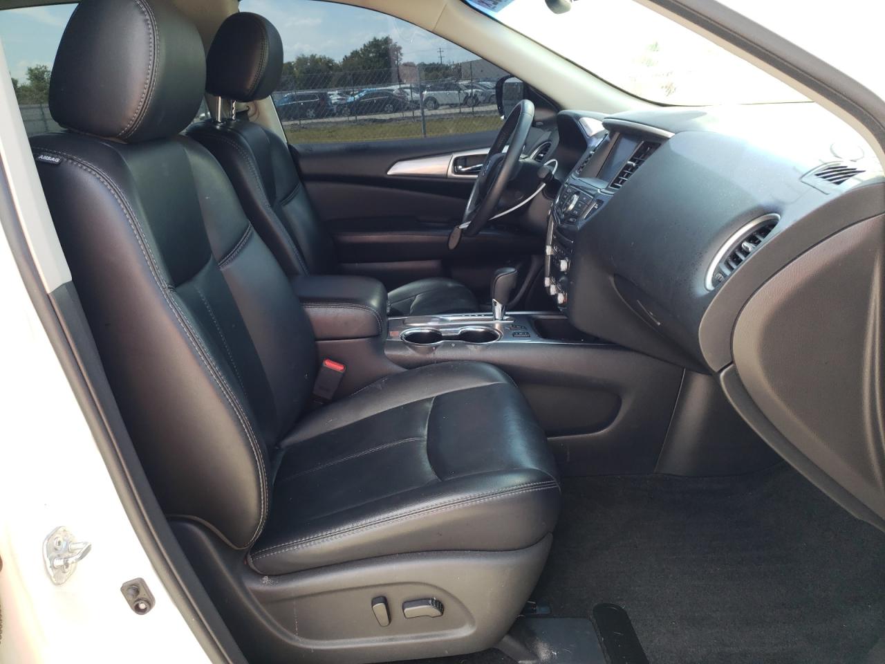 Photo 5 from auction – 2017 NISSAN PATHFINDER with VIN 5N1DR2MN9HC631716