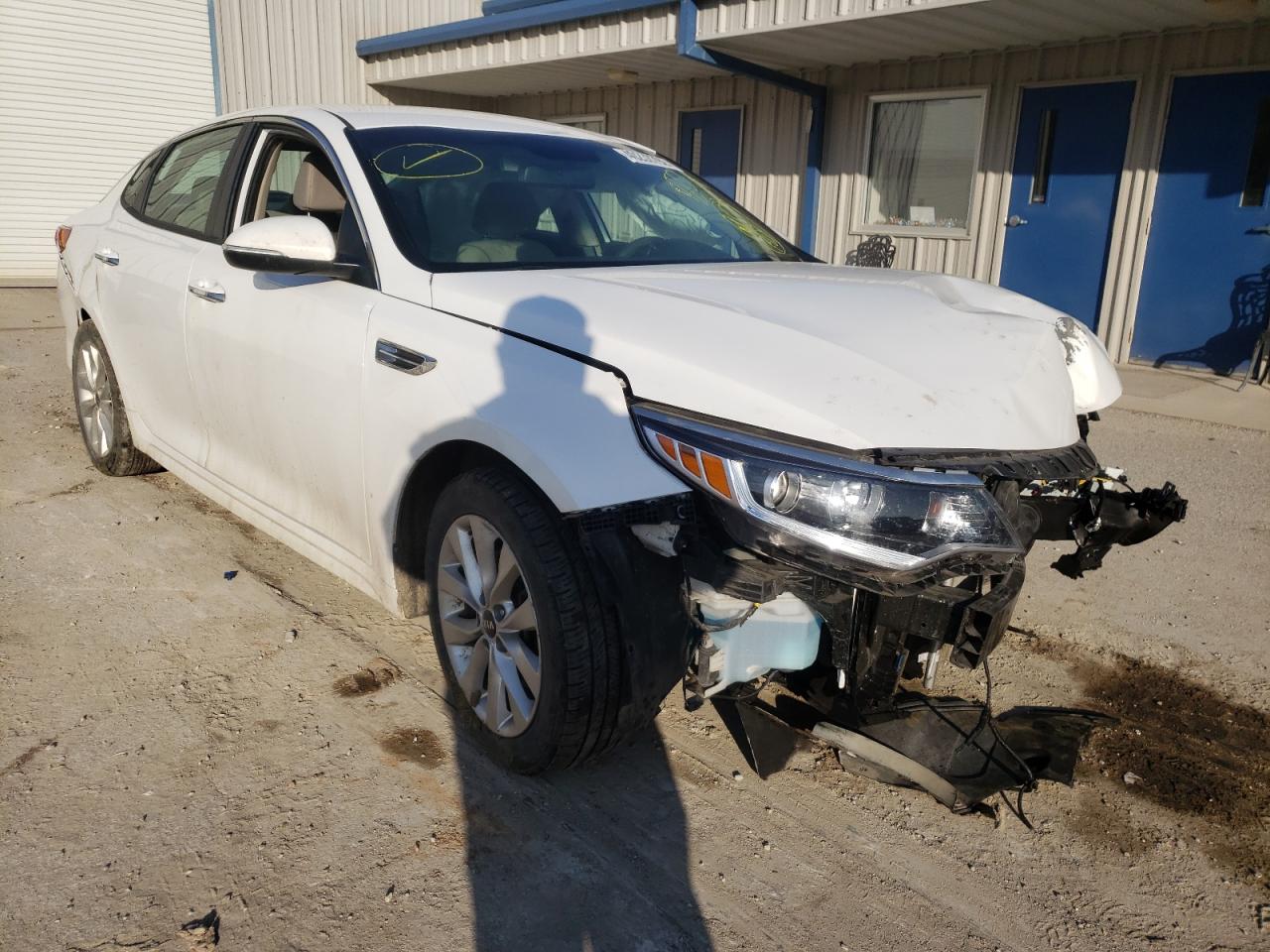 Photo 1 from auction – 2018 KIA OPTIMA LX with VIN 5XXGT4L32JG262637
