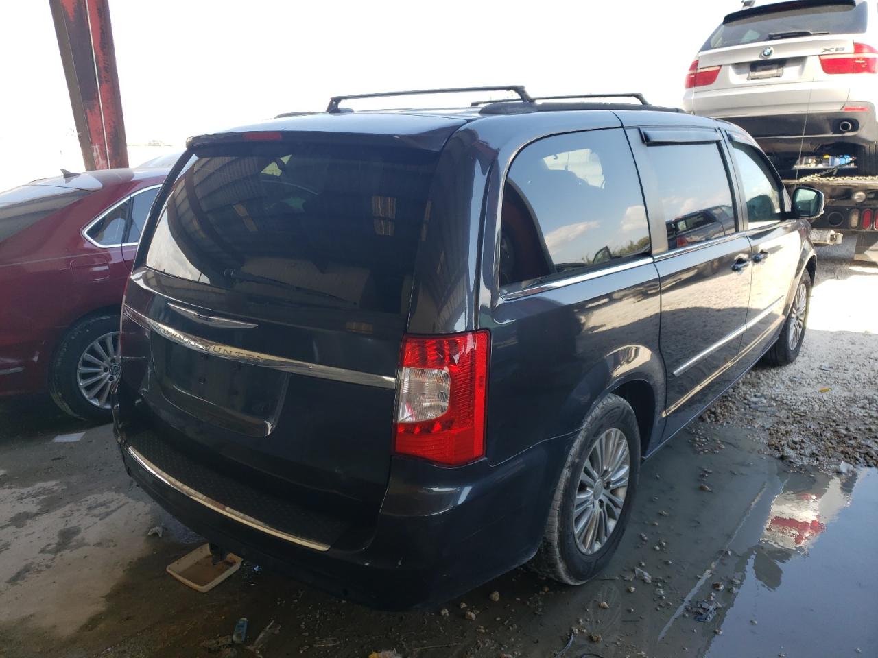 Photo 4 from auction – 2014 CHRYSLER TOWN & COU with VIN 2C4RC1CG2ER107223
